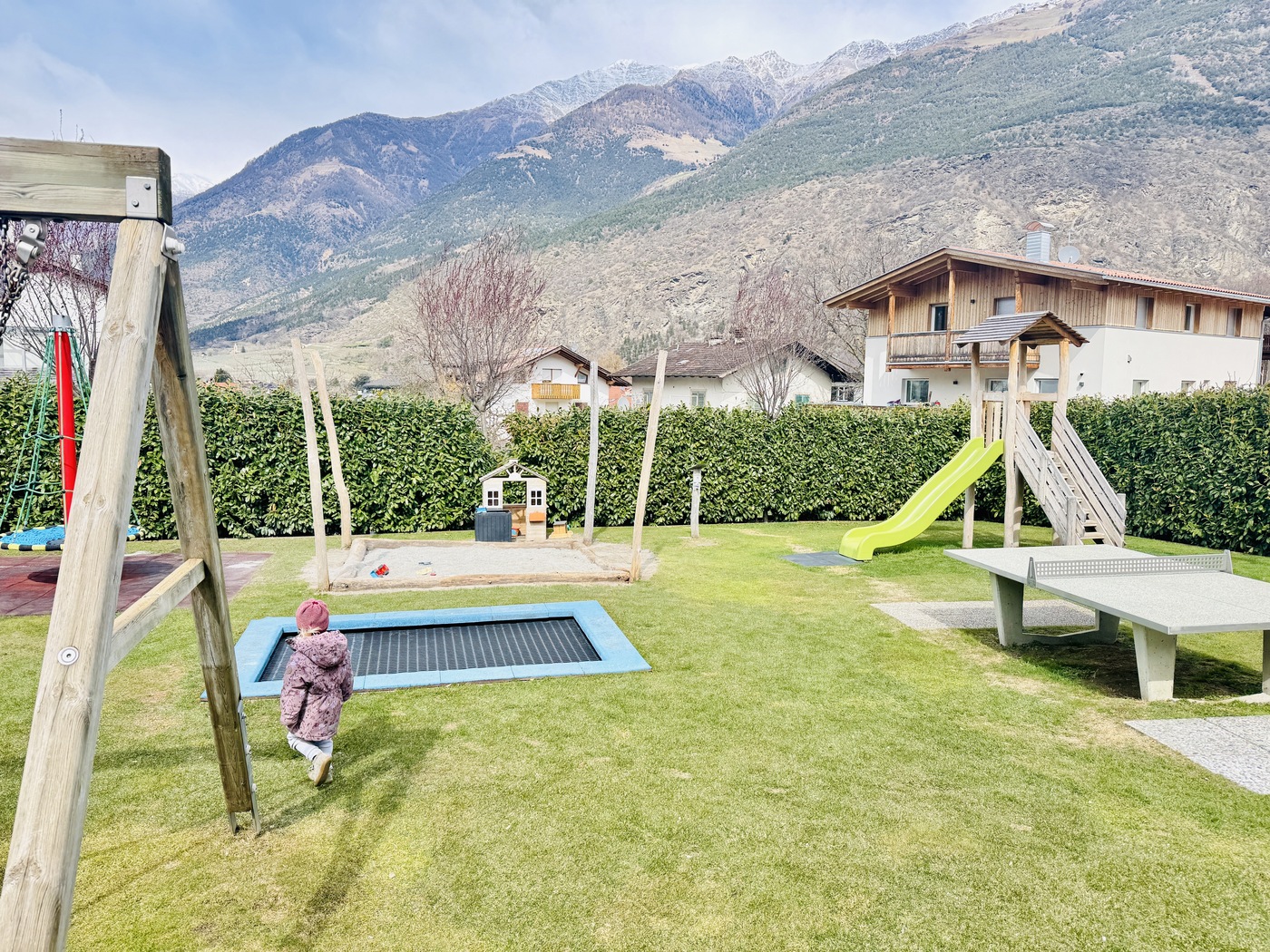 Spielplatz-im-Das-Paradies-Familienhotel-Suedtirol