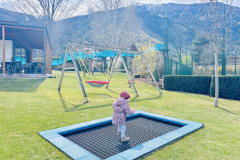 Trampolin-im-Das-Paradies-fuer-Kinder