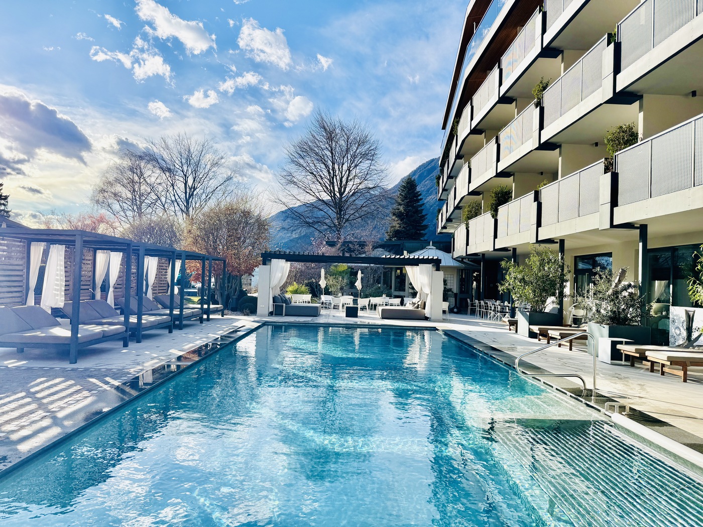 familienhotel-suedtirol-mit-aussenpool