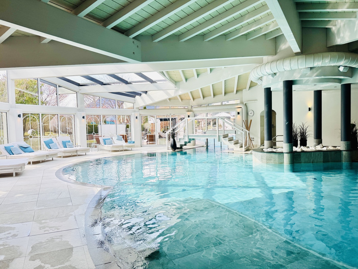 indoor-pool-das-paradies-familienhotel