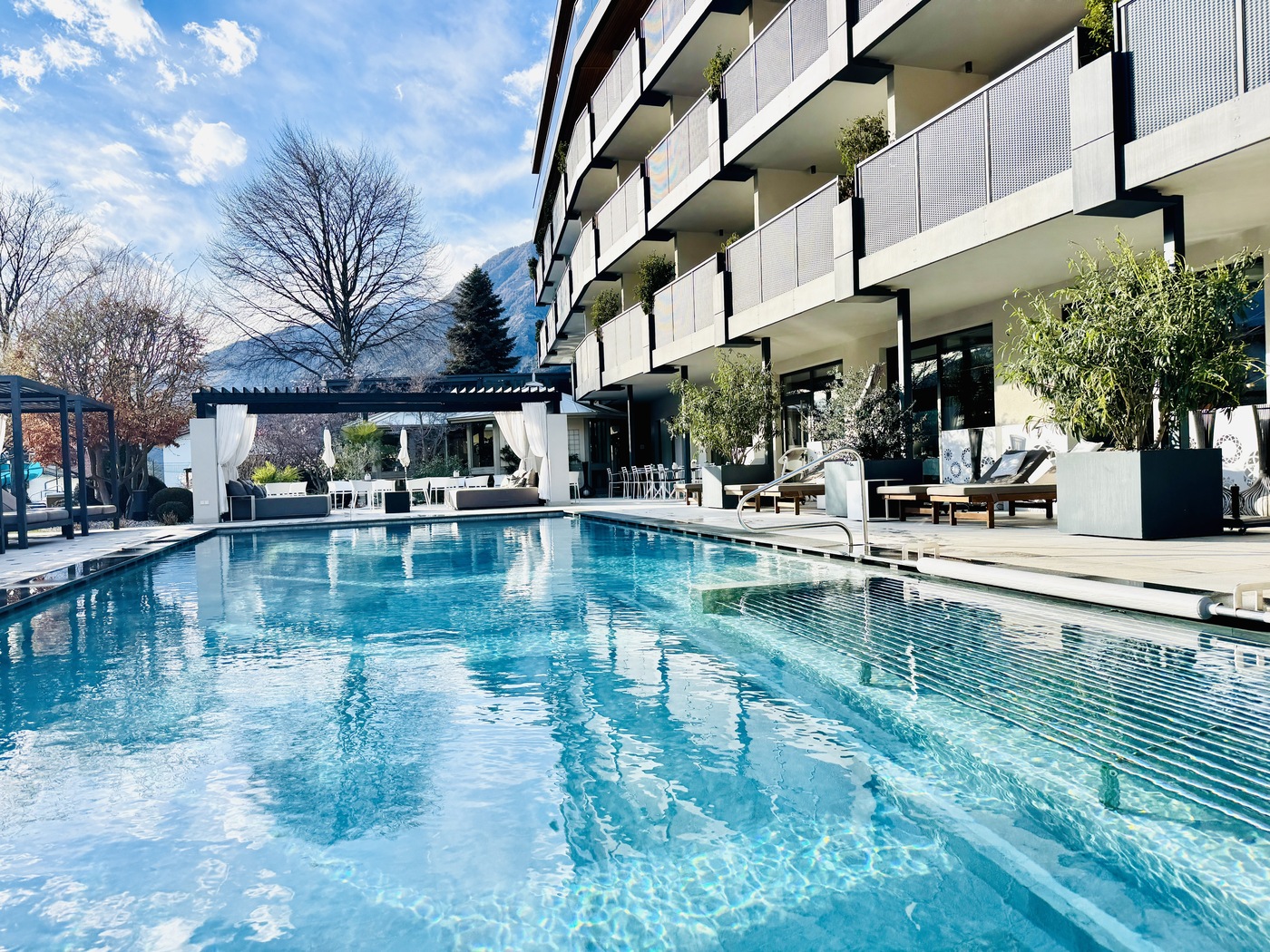 pool-outdoor-das-paradies-latsch