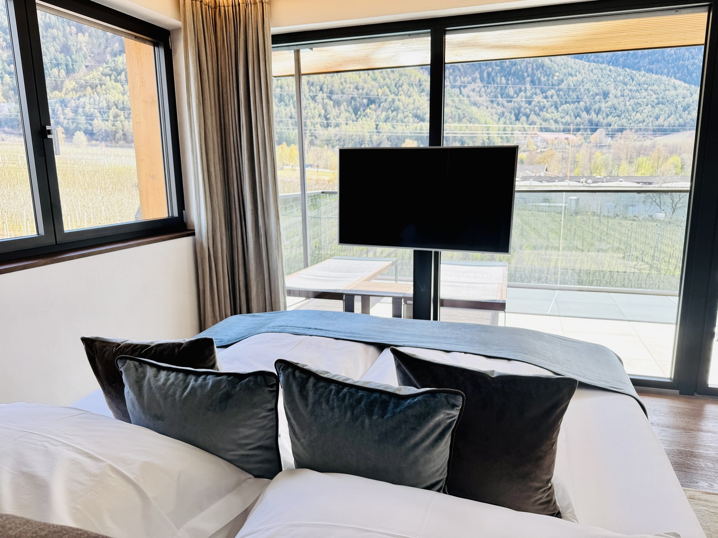 Suite-im-Das-Paradies-mit-Blick-auf-die-Berge