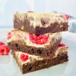 Cheesecake Brownies mit Himbeeren 4 150x150 - Karte Geburtstag "Lass Dich feiern" basteln
