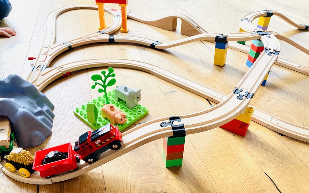 toy 2 track connectors 6 1170x730 - Neuer Spielespaß mit Toy2 Track Connectors für Duplo und Eisenbahnschienen