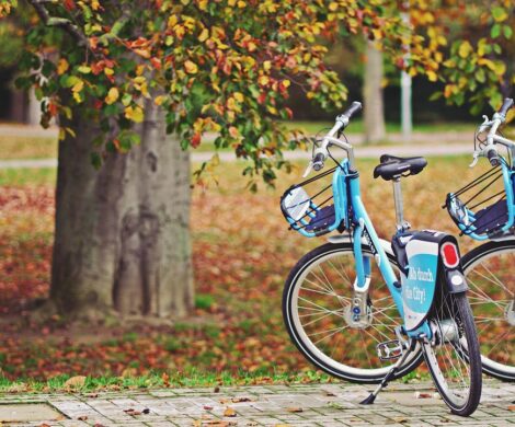bikes 5709671 1280 470x390 - Herbstreisen leicht gemacht: Tipps für stilvolles und warmes Reisen