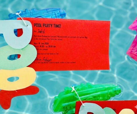 einladung kindergeburtstag poolparty 470x390 - einladung-kindergeburtstag-poolparty