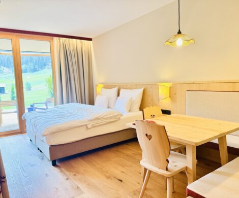 familienhotel suedtirol zimmer berge 470x390 - familienhotel-suedtirol-zimmer-berge