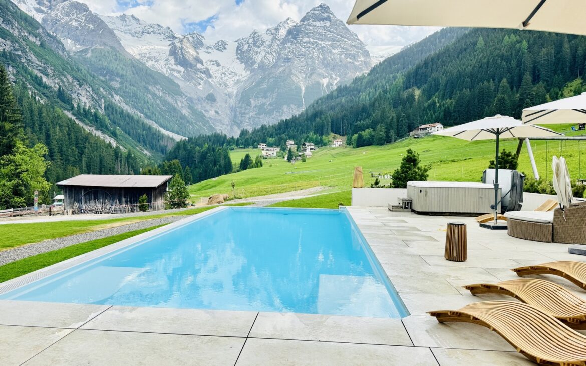outdoor pool bella vista suedtirol 1170x730 - Die besten Familienhotels in S&uuml;dtirol