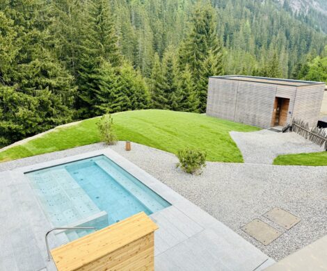 pool outdoor familienhotel suedtirol 470x390 - pool-outdoor-familienhotel-suedtirol