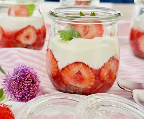 erdbeer dessert im glas schichten anleitung 470x390 - erdbeer-dessert-im-glas-schichten-anleitung