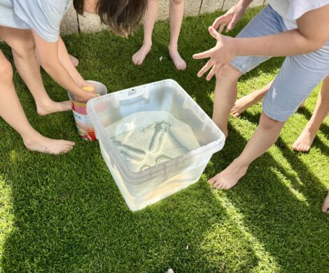 poolparty wasserstaffel teamspiel 470x390 - poolparty-wasserstaffel-teamspiel