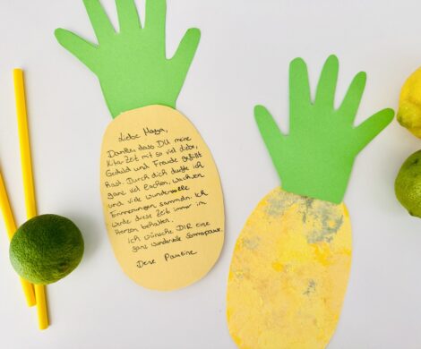 ananas karte kita abschied handabdruck 470x390 - ananas-karte-kita-abschied-handabdruck