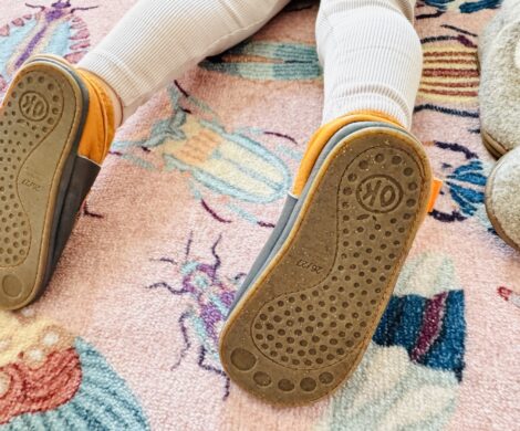 barfussschuhe kita alltag 470x390 - barfussschuhe-kita-alltag