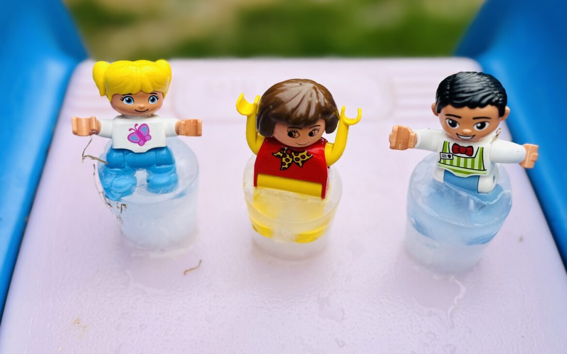 Sommer-Spielideen für Kinder: Die besten Ideen für heiße Tage duplo figuren einfrieren spielidee sommer 1170x730 - Sommer-Spielideen für Kinder: Die besten Ideen für heiße Tage