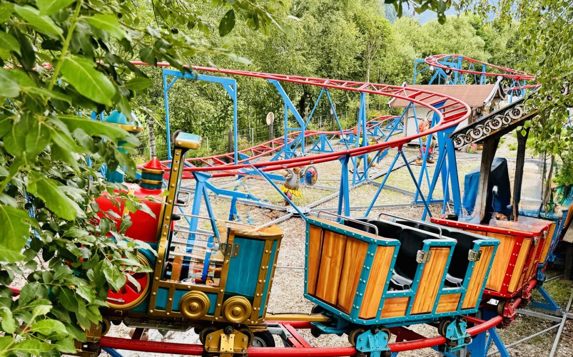 familienland pillerseetal fahrgeschaefte 1170x730 - Freizeitpark Familienland Pillerseetal mit Kindern: Unsere Erfahrungen, Attraktionen und Tipps