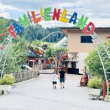 freizeitpark familienland pillerseetal eingang 160x160 - Geschenke auspacken am Kindergeburtstag: Flaschendrehen mit coolen Aufgaben für ältere Kinder