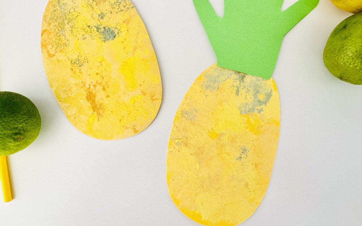 kleinkinder basteln ananas sommer 1170x730 - Ananas basteln mit Kindern &ndash; s&uuml;&szlig;e Sommer-Bastelidee mit Handabdruck