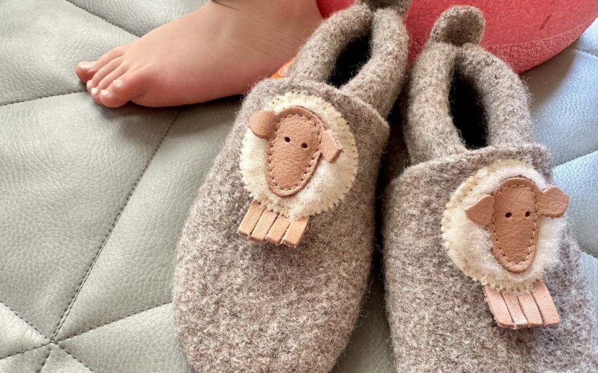orangenkinder amigo barfussschuhe 1170x730 - Barfu&szlig;schuhe f&uuml;r die Kita: So finden Eltern das passende Modell