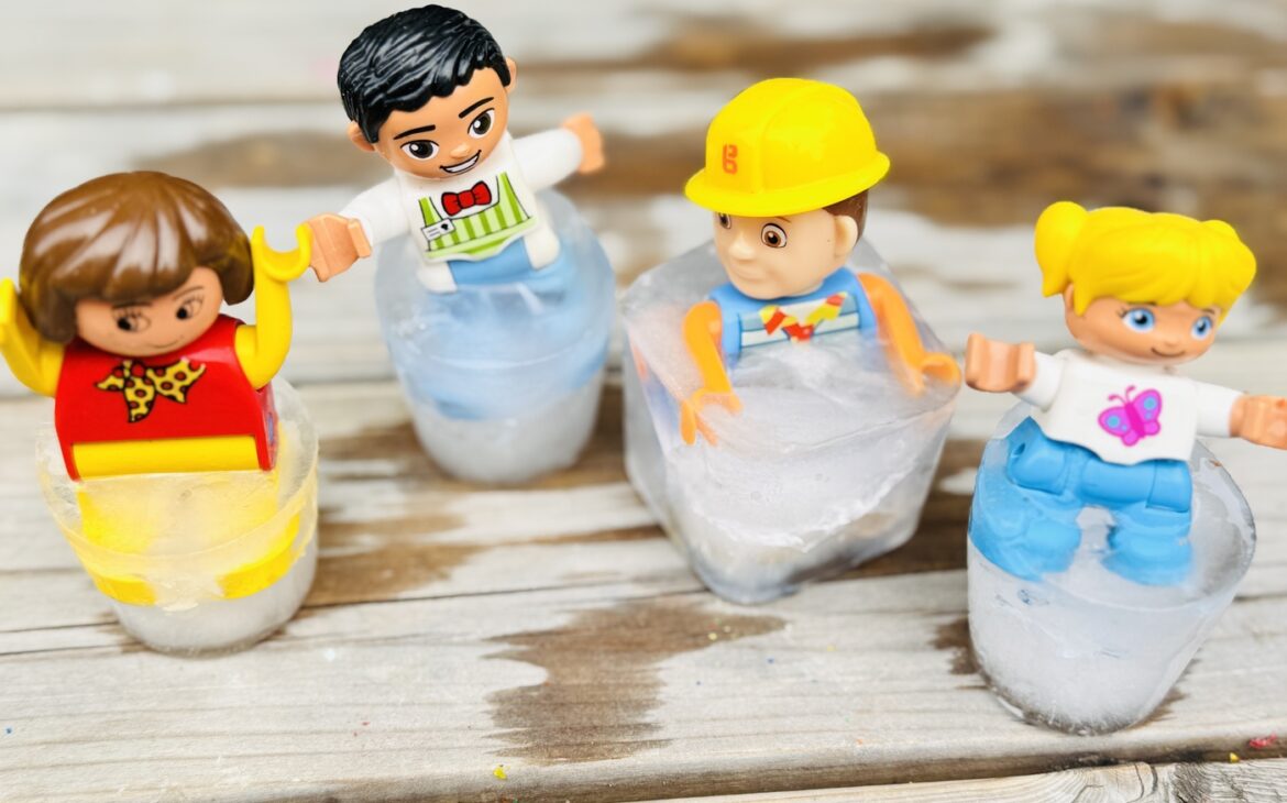 Spielidee für den Sommer: Duplo-Figuren einfrieren und stundenlangen Spielspaß erleben sensorik spiel eis duplo 1170x730 - Spielidee für den Sommer: Duplo-Figuren einfrieren und stundenlangen Spielspaß erleben