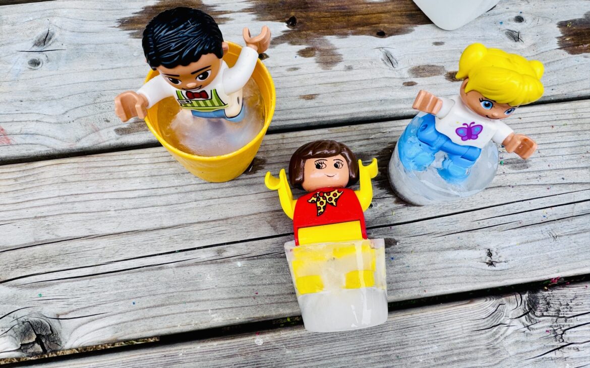 Spielidee für den Sommer: Duplo-Figuren einfrieren und stundenlangen Spielspaß erleben sommerbeschaeftigung kinder duplo 1170x730 - Spielidee für den Sommer: Duplo-Figuren einfrieren und stundenlangen Spielspaß erleben