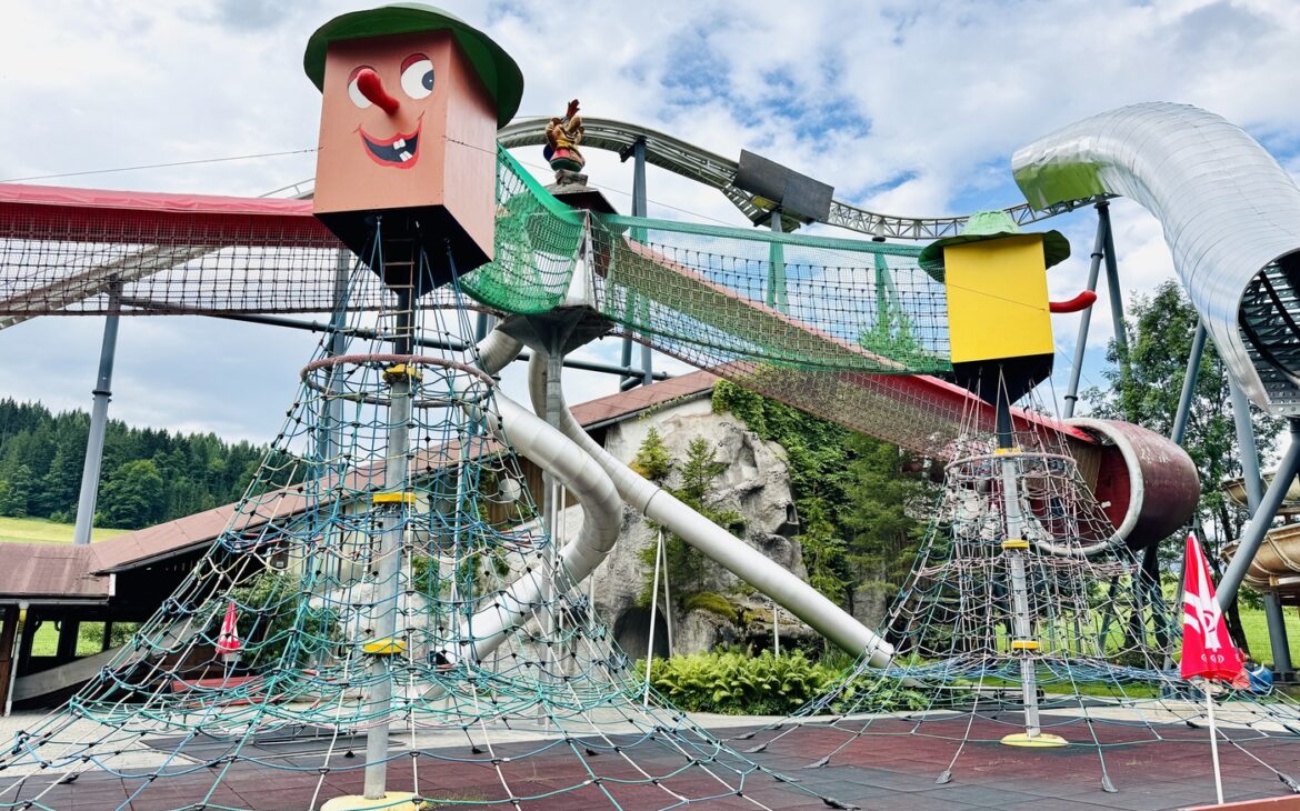 spielplatz familienland pillerseetal 1170x730 - Freizeitpark Familienland Pillerseetal mit Kindern: Unsere Erfahrungen, Attraktionen und Tipps