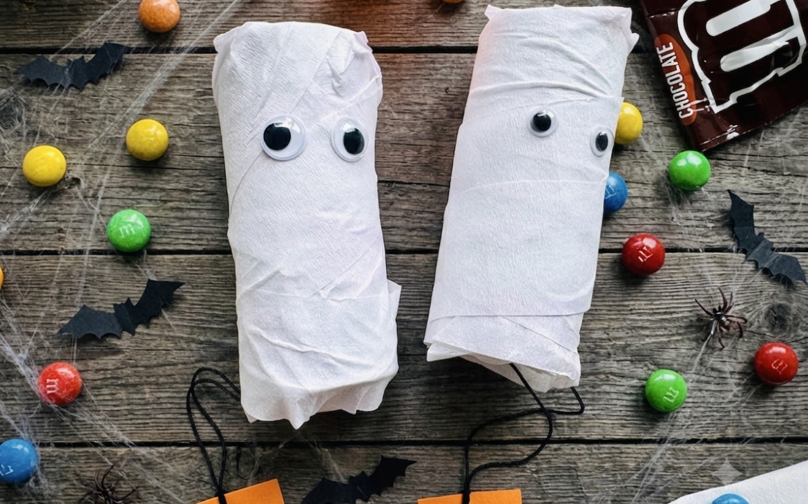 Halloween-Piñata basteln: Geist aus einer Klopapierrolle – einfache DIY-Idee für Kinder basteln mit klopapierrolle halloween 1170x730 - Halloween-Piñata basteln: Geist aus einer Klopapierrolle – einfache DIY-Idee für Kinder