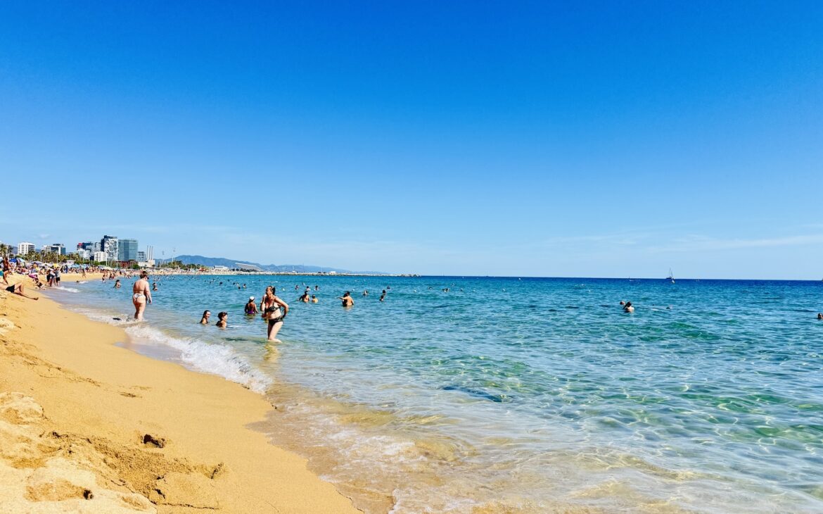 platja del bogatell barcelona 1170x730 - Barcelona Sehensw&uuml;rdigkeiten: Die sch&ouml;nsten Highlights und Tipps f&uuml;r deinen St&auml;dtetrip
