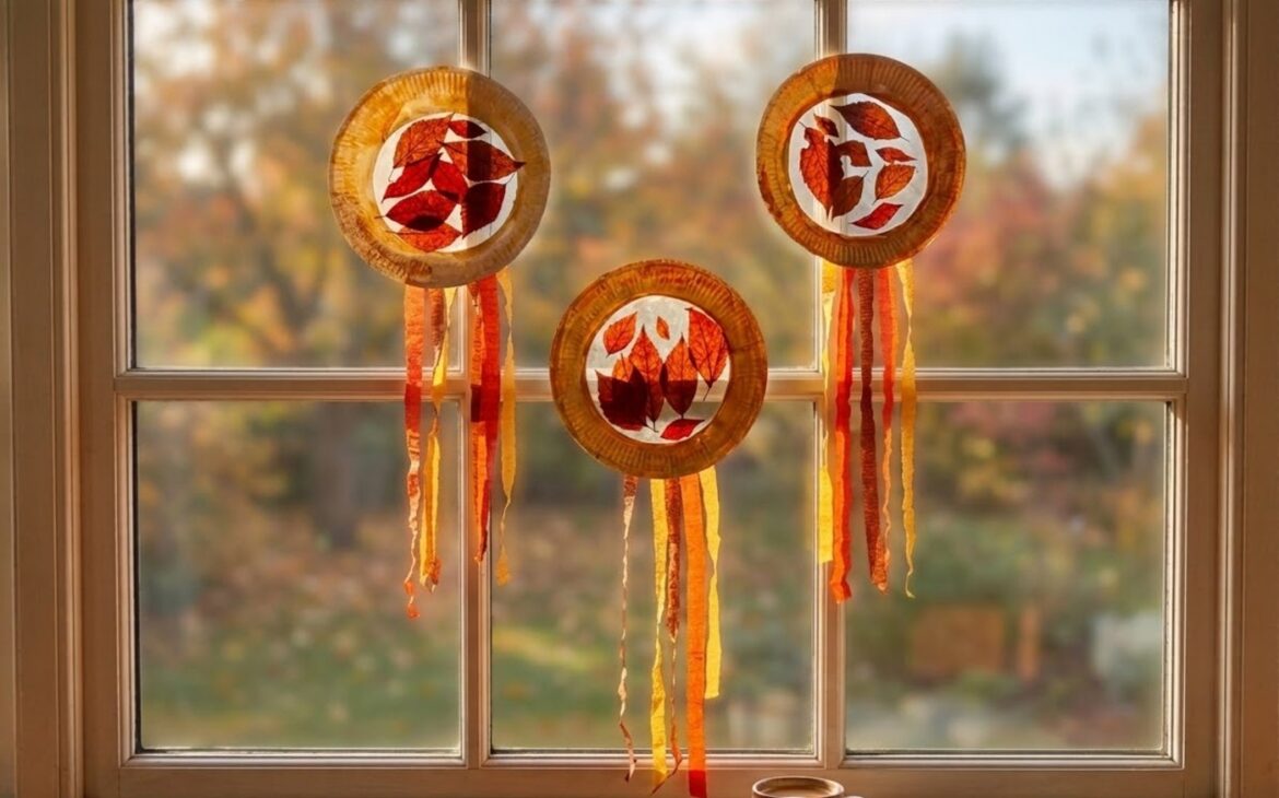 Herbst basteln mit Kindern: Sonnenfänger aus Pappteller und Blättern sonnenfaenger herbst kinder bastelidee 1170x730 - Herbst basteln mit Kindern: Sonnenfänger aus Pappteller und Blättern