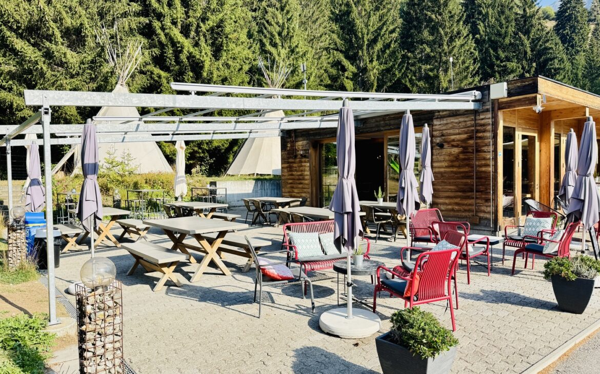 tc camping disentis restaurant 1170x730 - TCS Camping Disentis mit Kindern: Badesee, Wasserspielplatz & unsere Erfahrungen