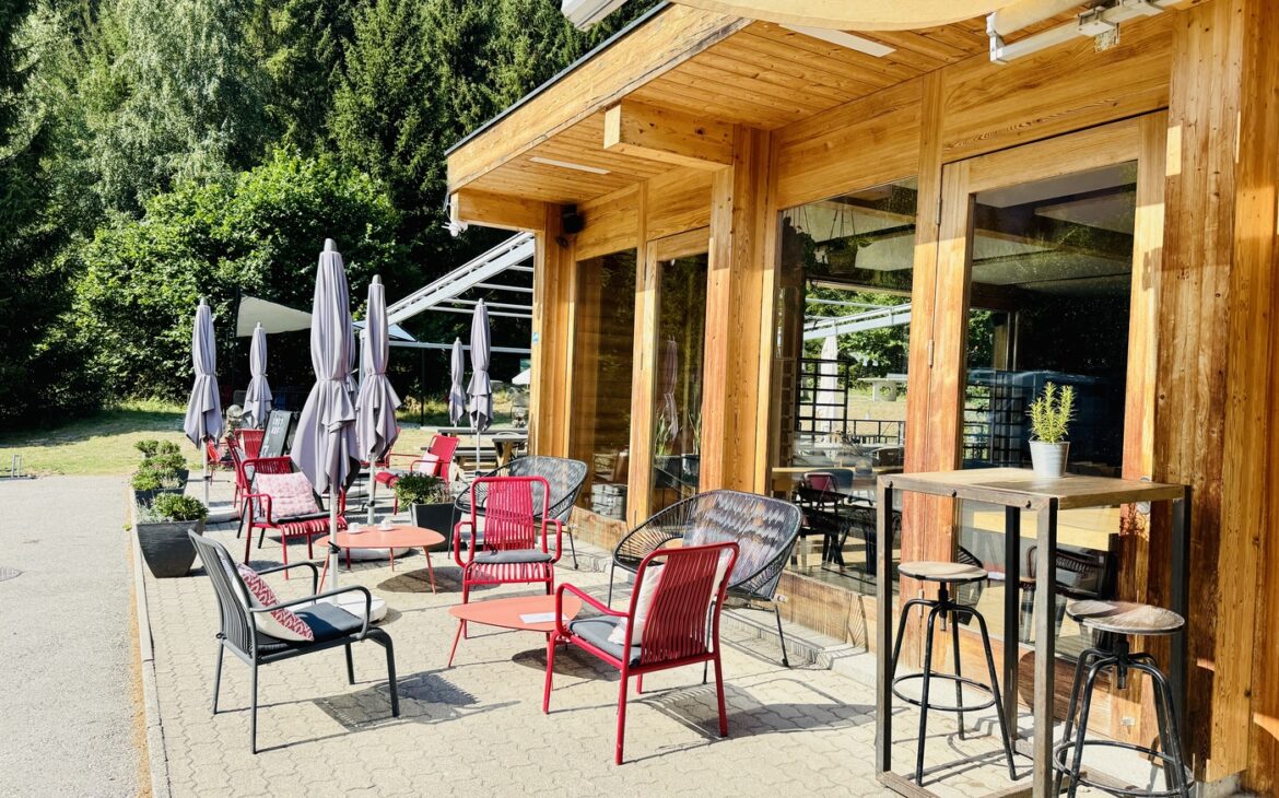 tcs camping disentis restaurant 1170x730 - TCS Camping Disentis mit Kindern: Badesee, Wasserspielplatz & unsere Erfahrungen