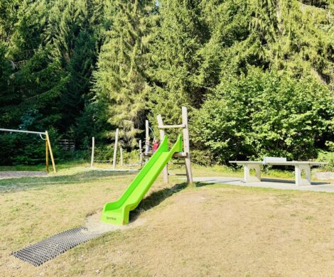 tcs camping disentis restaurant spielplatz 470x390 - tcs-camping-disentis-restaurant-spielplatz