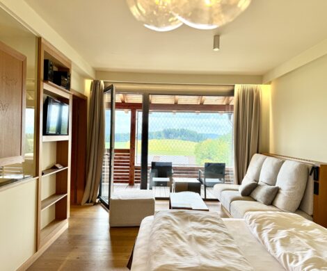 ulrichshof-familienzimmer-balkon-naturblick ulrichshof familienzimmer balkon naturblick 1 470x390 - ulrichshof-familienzimmer-balkon-naturblick