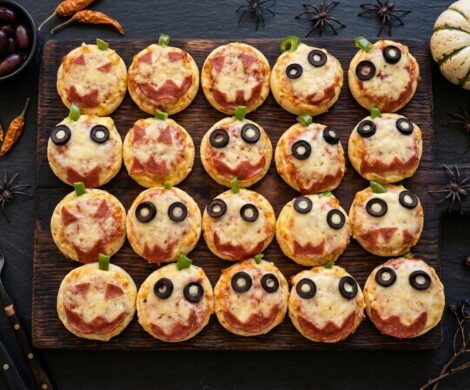 Halloween Pizza: Schneller, herzhafter Snack für die Halloweenparty halloween pizza 470x390 - Halloween Pizza: Schneller, herzhafter Snack für die Halloweenparty