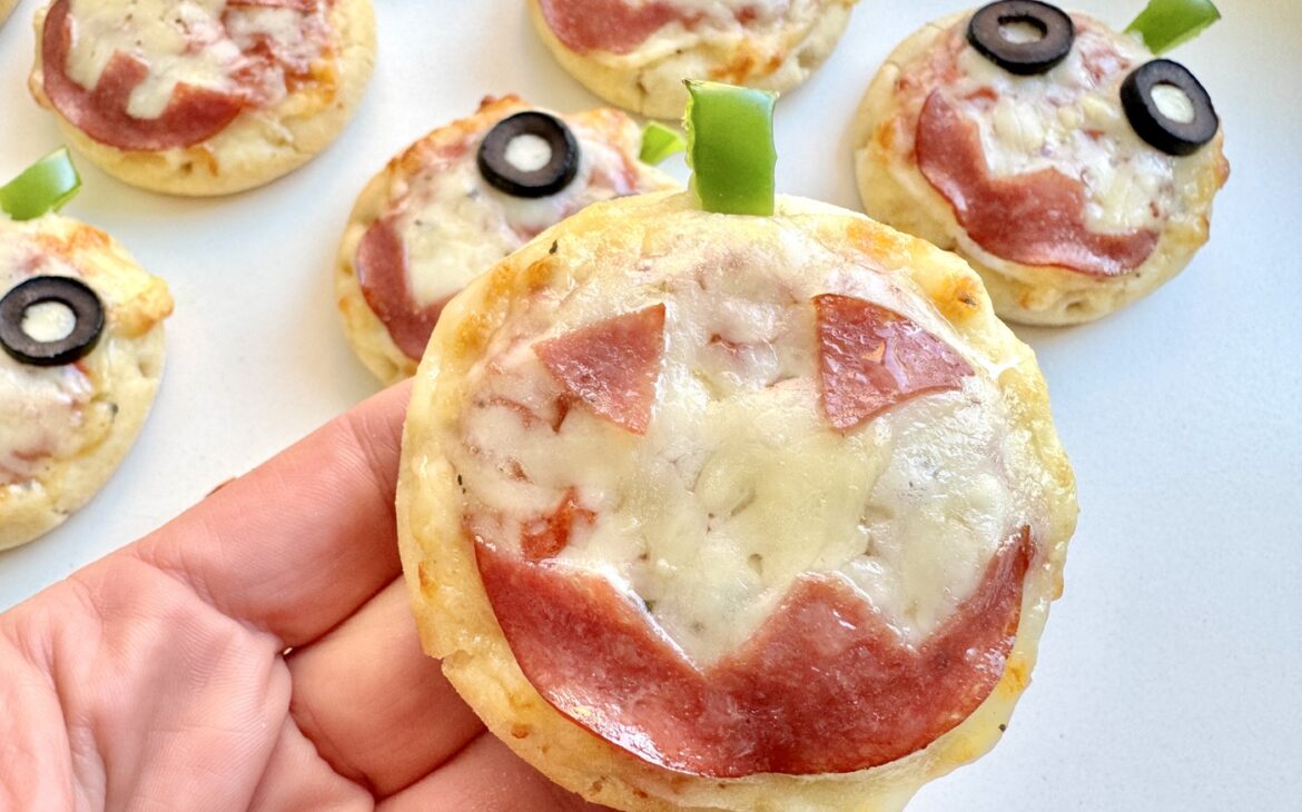 Halloween Pizza: Schneller, herzhafter Snack für die Halloweenparty halloween pizza fingerfood 1170x730 - Halloween Pizza: Schneller, herzhafter Snack für die Halloweenparty