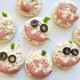 Halloween Pizza: Schneller, herzhafter Snack für die Halloweenparty halloween pizza gesichter zubereiten 160x160 - Halloween Pizza: Schneller, herzhafter Snack für die Halloweenparty