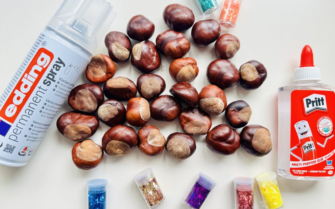 Kastanien mit Glitzer basteln: Einfache Herbstbastelei für Kleinkinder herbstbasteln mit kleinkindern glitzerkastanien materialien 1170x730 - Kastanien mit Glitzer basteln: Einfache Herbstbastelei für Kleinkinder