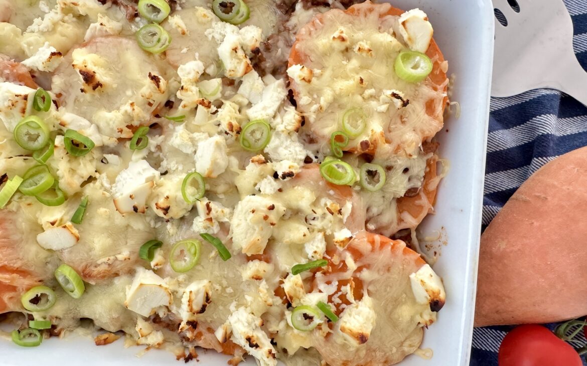 herbstlicher suesskartoffel auflauf 1170x730 - S&uuml;&szlig;kartoffel-Auflauf mit Hackfleisch und Feta &ndash; einfaches Rezept