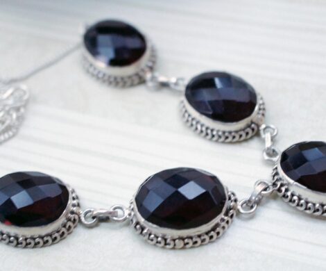 juwelen schmuck 2 470x390 - Amethyst oder Aquamarin: Welcher Edelstein passt zu deinem Alltag?