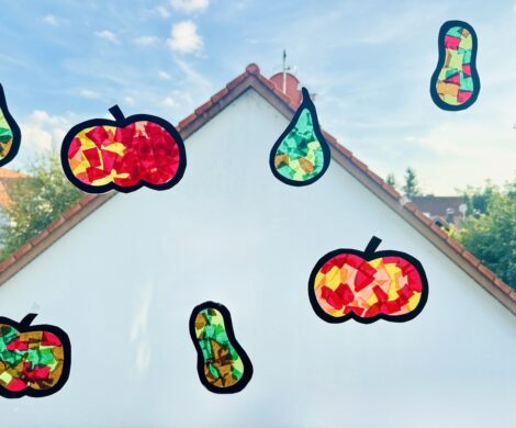 kuerbis fensterbild herbstdeko kinder 470x390 - Kürbis-Fensterbilder basteln mit Kindern für den Herbst inkl. kostenloser Vorlage