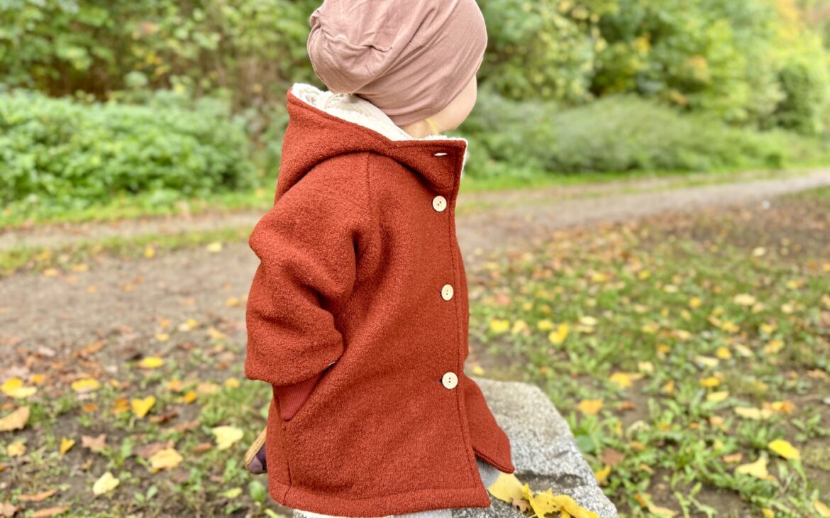 Wollwalk Winterjacke für Kinder: Warum sie im Winter so beliebt ist mitwachsende wollwalkjacke kinder 1170x730 - Wollwalk Winterjacke für Kinder: Warum sie im Winter so beliebt ist
