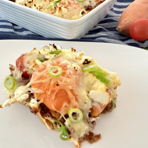 suesskartoffel hackfleisch auflauf ofen 500x500 - S&uuml;&szlig;kartoffel-Auflauf mit Hackfleisch und Feta &ndash; einfaches Rezept