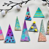 tannenbaum aus pappe basteln weihnachtsdeko 160x160 - Kastanien mit Glitzer basteln: Einfache Herbstbastelei für Kleinkinder