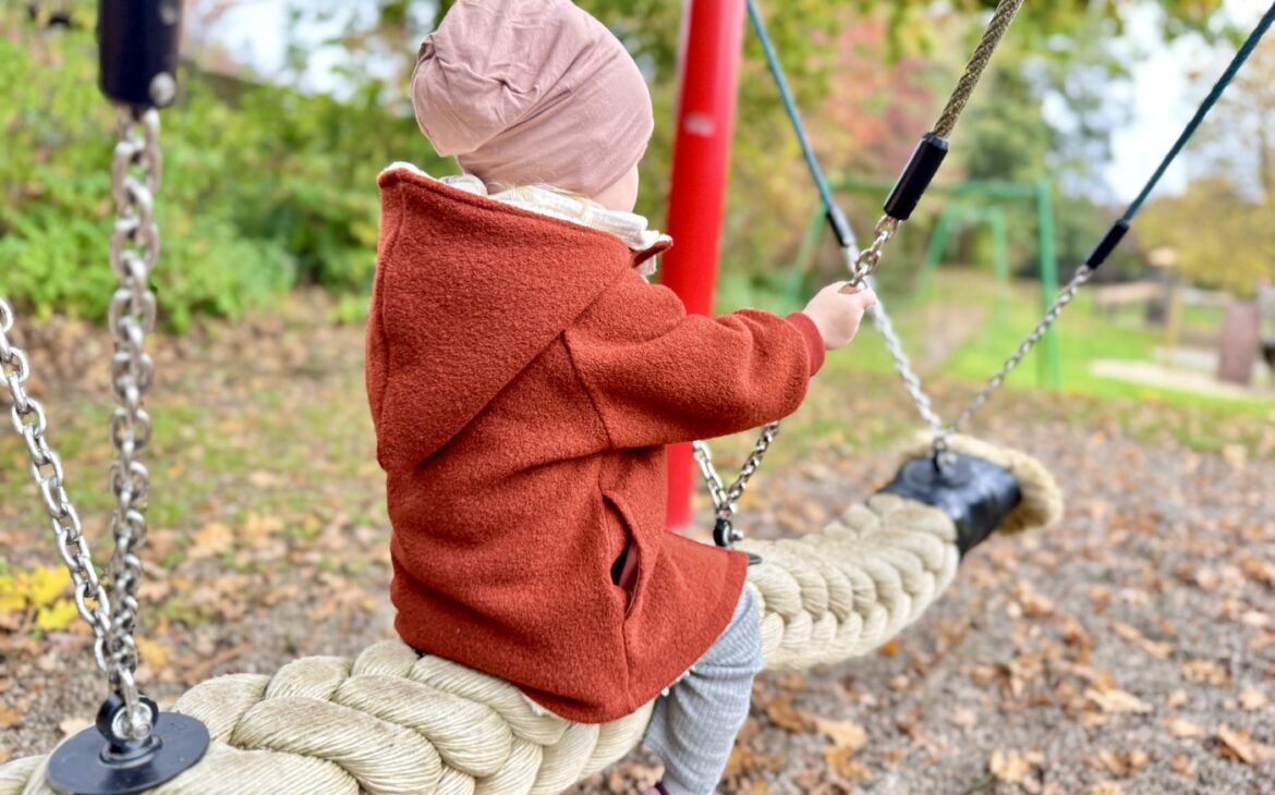 Wollwalk Winterjacke für Kinder: Warum sie im Winter so beliebt ist warme winterjacke kinder naturmaterial 1170x730 - Wollwalk Winterjacke für Kinder: Warum sie im Winter so beliebt ist